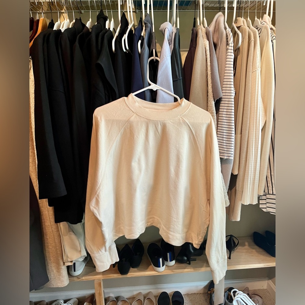 Vuori Sweatshirt, Ivory/Cream, Small, Boxy - Flaw